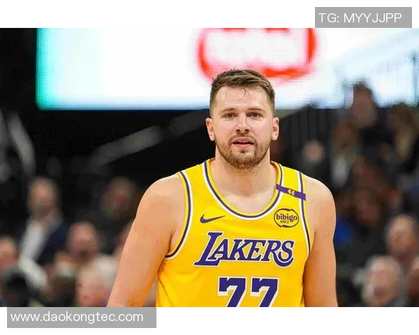 塑料兄弟！东契奇采访里夫斯抢镜：我扣篮比你多！东子：没错但你不防卫啊